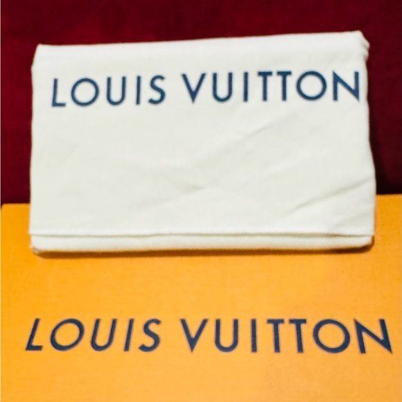 NEW Louis Vuitton By the Pool Notebook - Picture 6 of 8